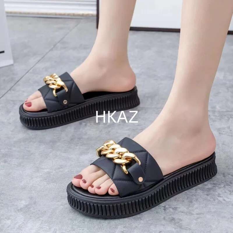 2025 Summer New Women's Breathable Korean Leisure Outdoor Designer Fashion Anti slip Shoes Platform Beach Flat Shoes Home Furnishings