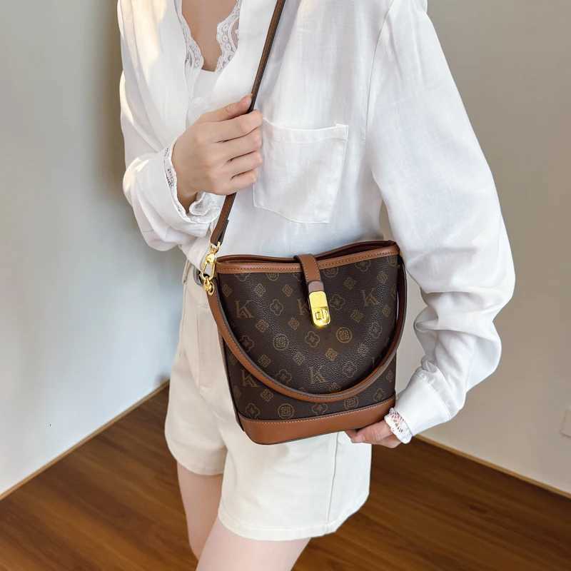 The Ultimate Classic Leather Shoulder Bag For Women By Famous Designer From Luxury Brand Stylish ChoiceW251106