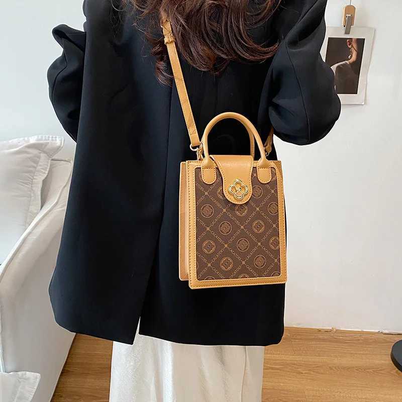 2025 Letter Tote - Vertical Square Purse with Adjustable Strap Trendy Shoder Bag for Wen Off Weekend Essential Y251106