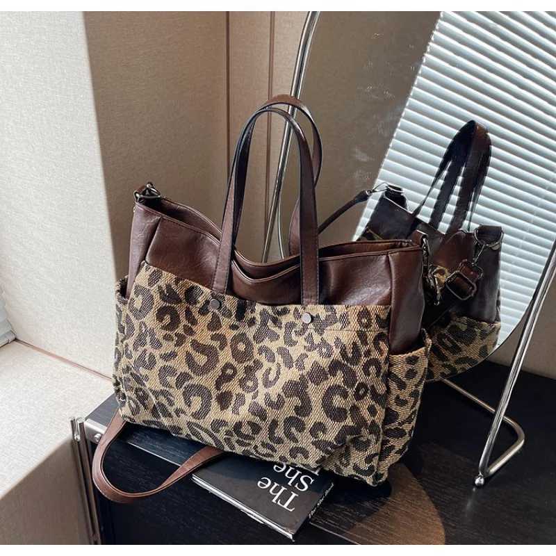 Minimalist High-End Unique Leather Bag Elegant Classic Designer Paris Fashion Large Capacity For Women Solid Color ShopperW251106