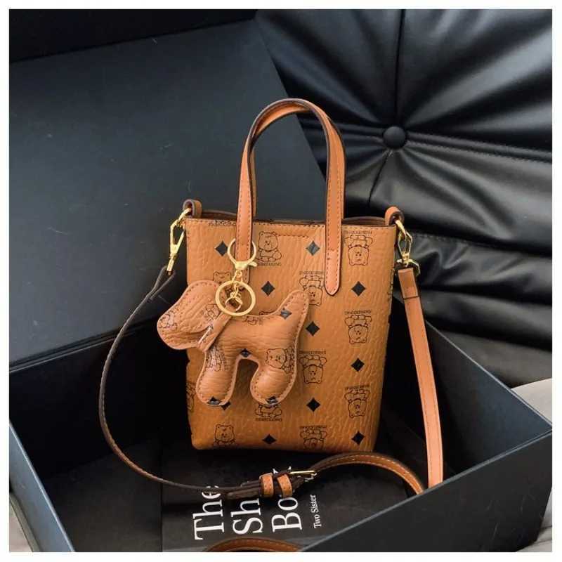 Make a statement with this niche design handbag featuring individual patterns that ensure you stand out from the crowdW251106