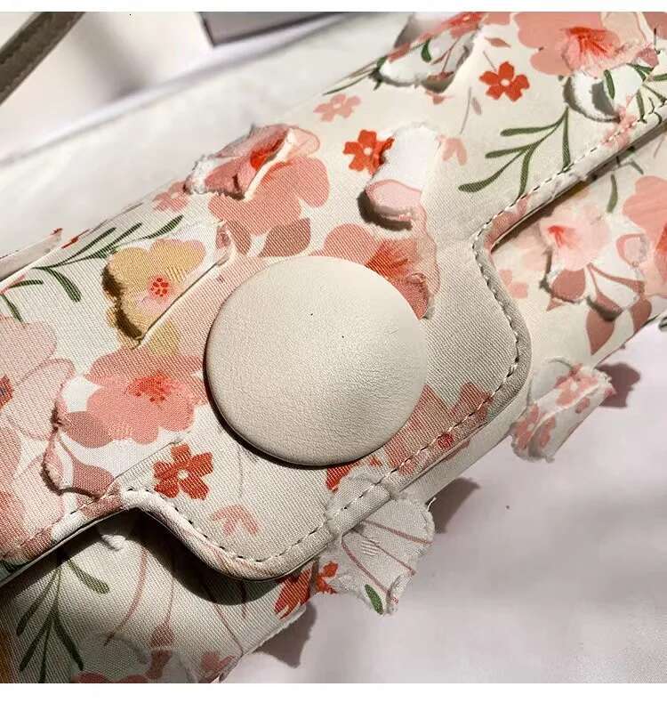 New Fashion Women's Handbag Appliques Ral Lace Square Textured Leather Shoulder Underarm Lady Purse Female Casual Bag