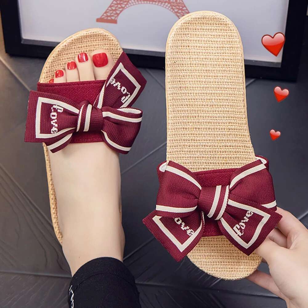 2025 Summer New Women's Home Soft Bottom Anti slip Lightweight Silent Interior Designer Fashion Slippers Sandals