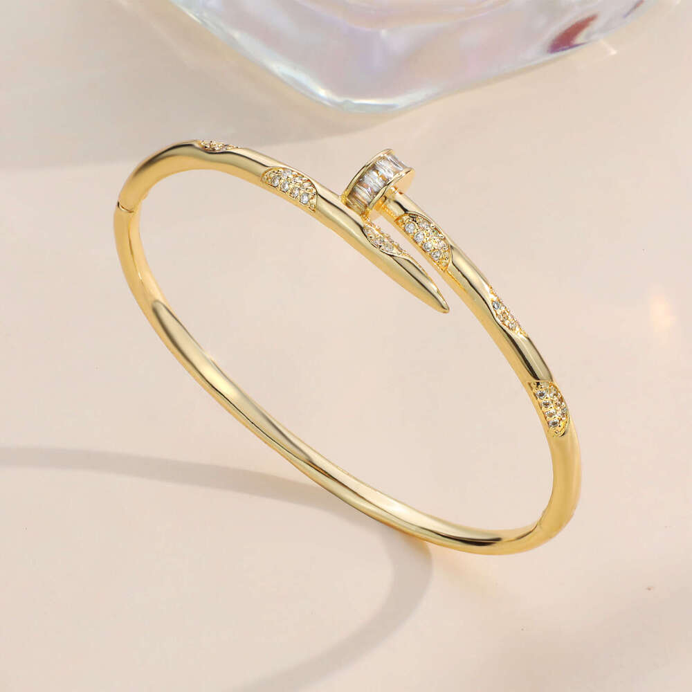 Bracelet Designer Luxury bangle Niche Jewelry High End Zircon Wedding Evening Party Studded Open Cuff Bracelets copper plated with 18K gold Festival v