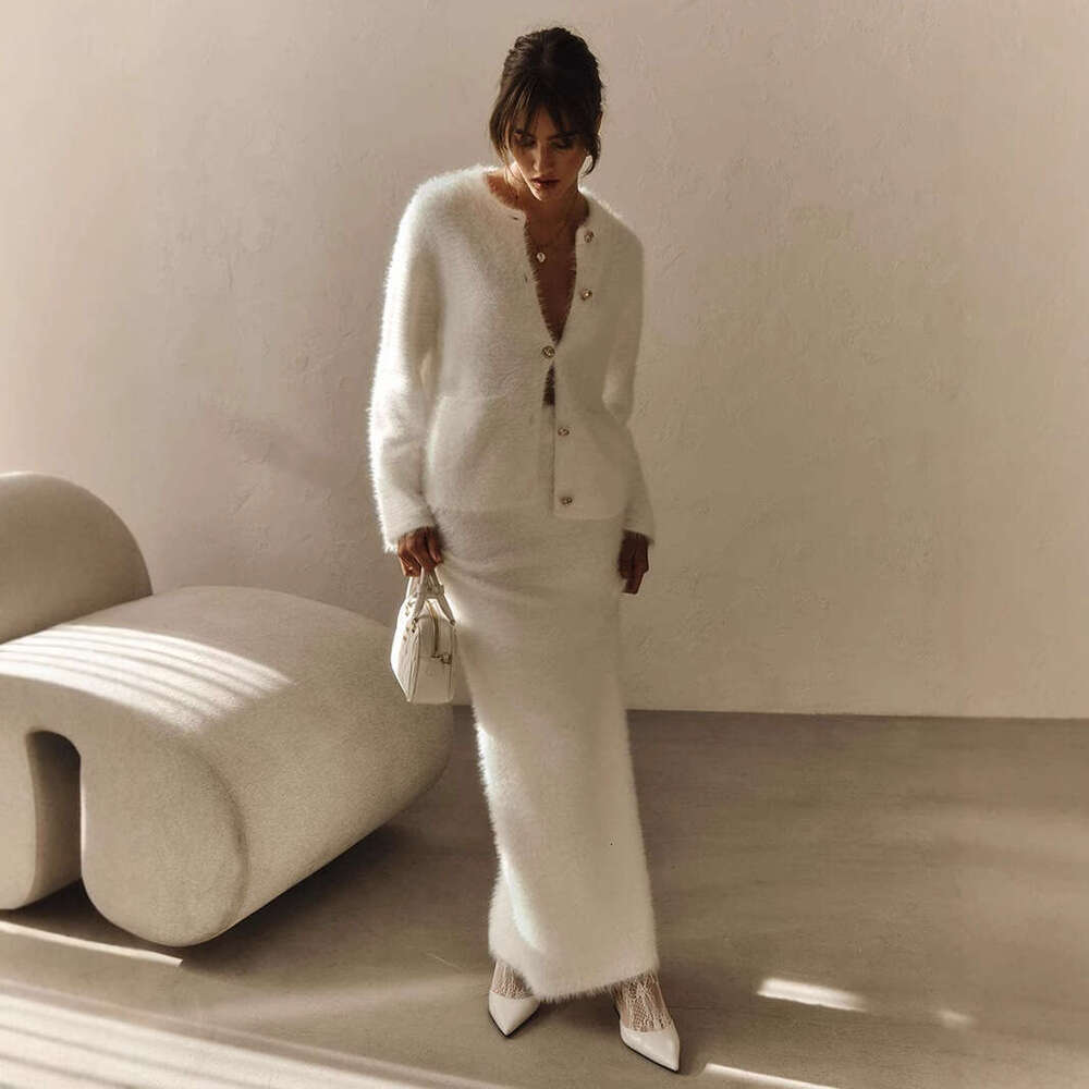 Cross-Border Plush Long-Sleeve European and American 2025 Autumn Winter New Single-Breasted Cardigan Half-Length Skirt Set