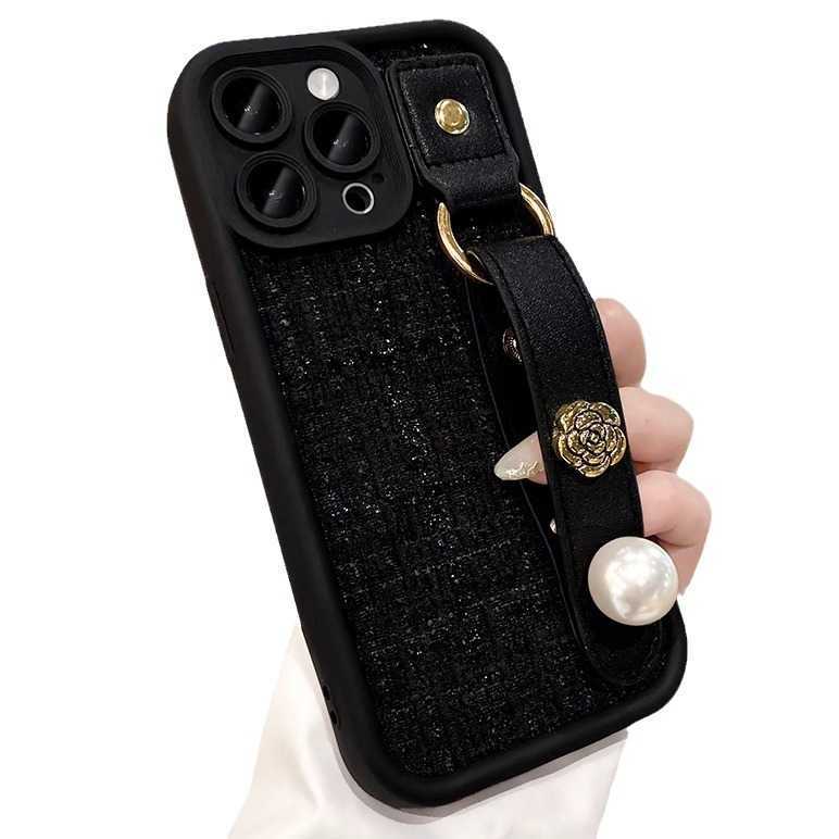 Autumn Winter Velvet Small Fragrance Camellia Wrist Strap Compatible with iPhone 15 Pro Max Phone Case Mate 60 J251202
