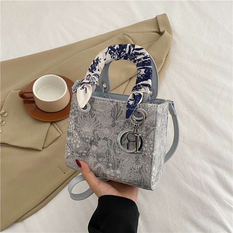 S 2025S Designer High End Light Daifei Handbag For Women New Single Shoulder Crossbody Bag With Versatile Texture Heavy Duty Embroidery Hand Held