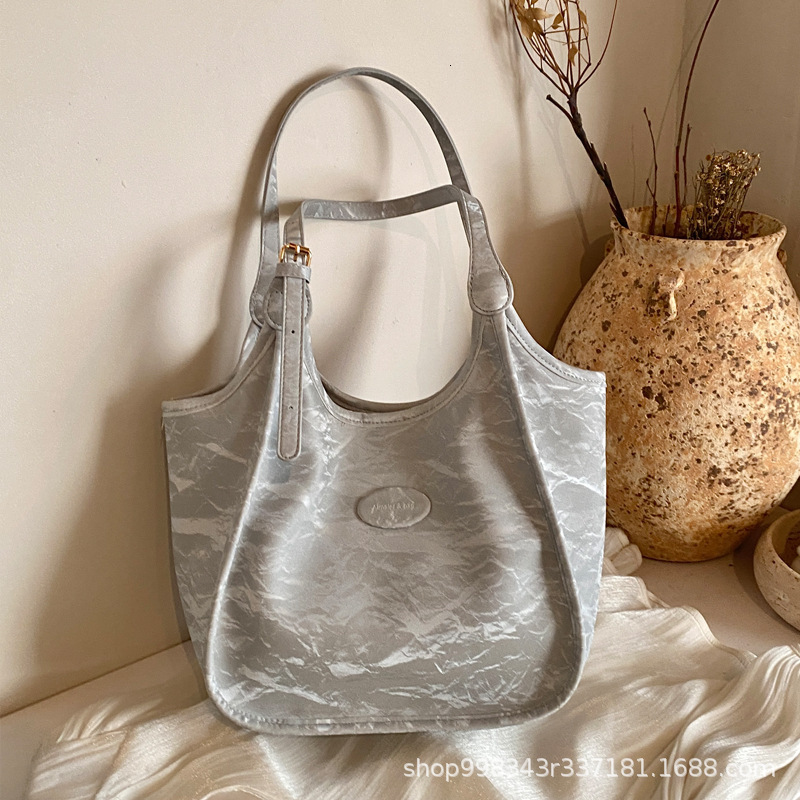 2025S Designer Women S Bag Bag For Women New Style Popular This Year Large Capacity Tote Casual Solid Color Shoulder Bag College Student Handbag