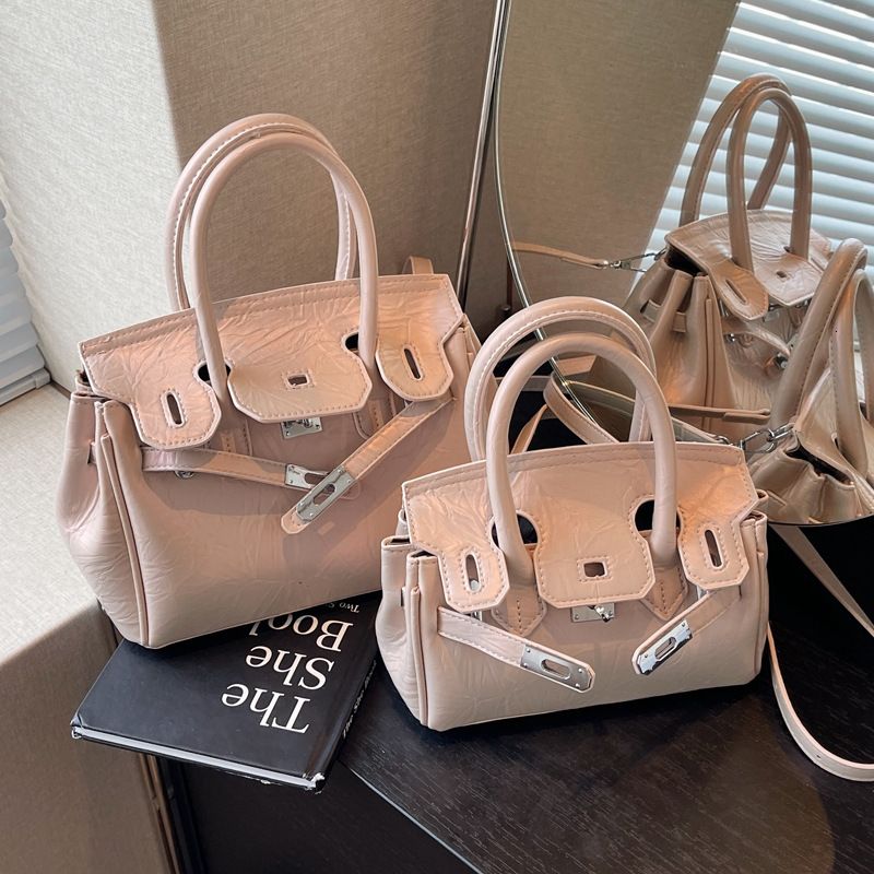 2025S Designer Women S Bag Korean Fashion Handheld Women S Bag Summer New Collection Simple Texture Single Shoulder Kelly Bag Niche Design Diagonal Cr