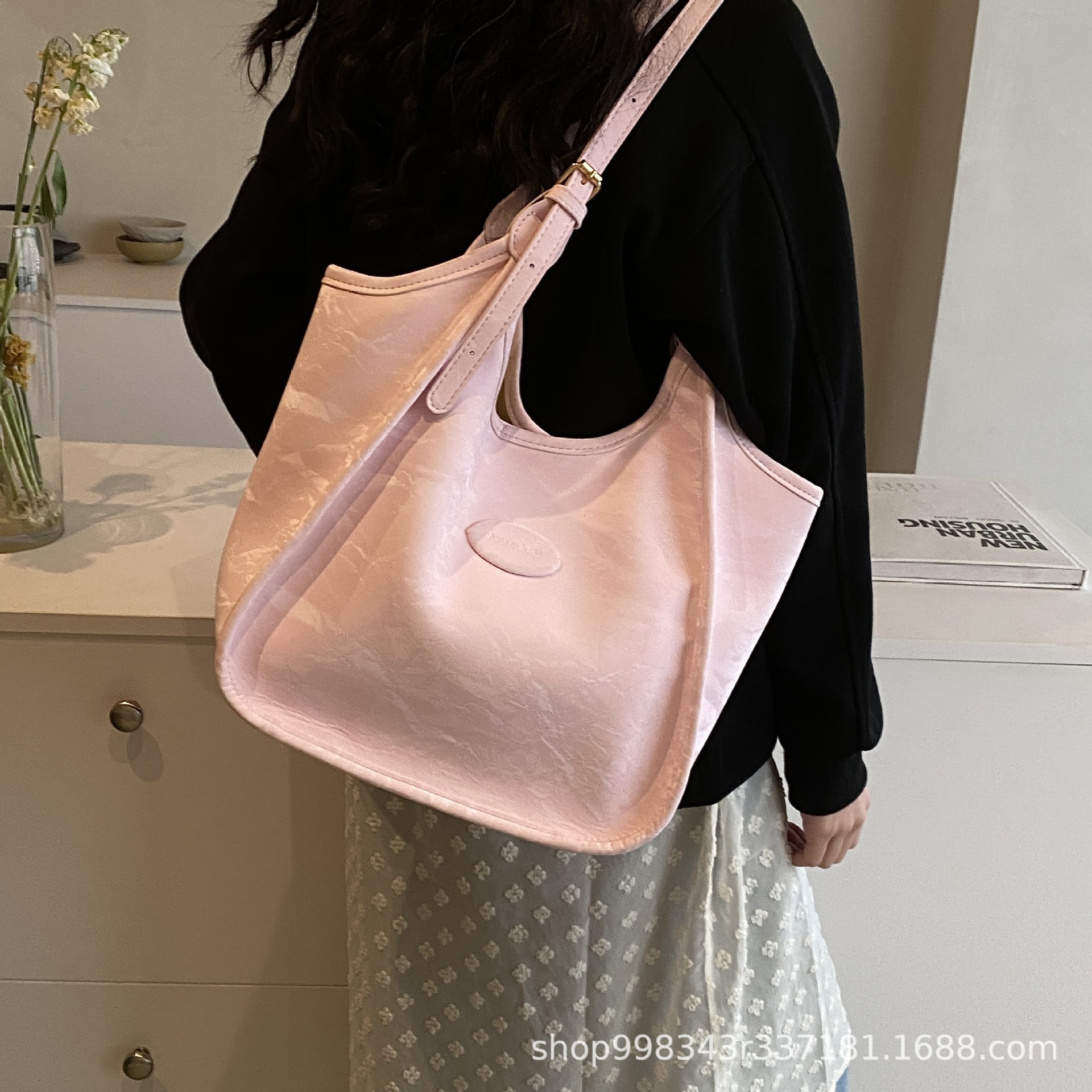 2025S Designer Women S Bag Bag For Women New Style Popular This Year Large Capacity Tote Casual Solid Color Shoulder Bag College Student Handbag