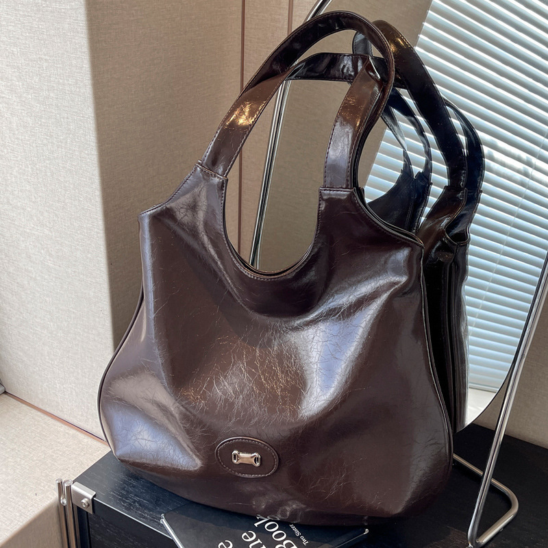 2025S Designer Women S Bag Texture Women S Handbag Summer New Large Capacity Solid Color Shoulder Niche Design Tote Bag