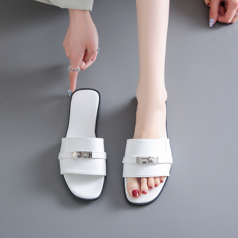 hot free shipping designer Sandals for woman fashionable and breathable outdoor slippers white beach shoes