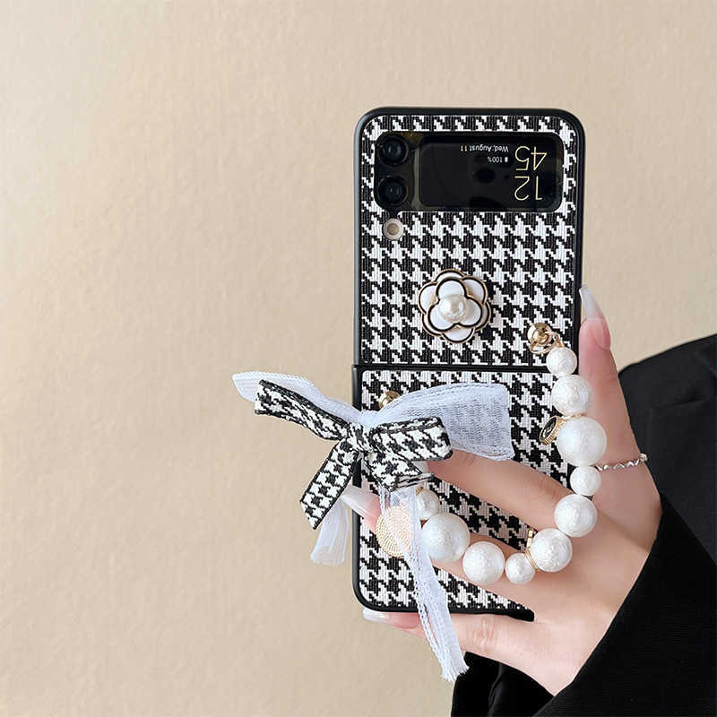 Black and White Houndstooth Luxury Style Phone Case for Korean Z Flip 4 Women Foldable Flip Cover Handheld Camellia J251202