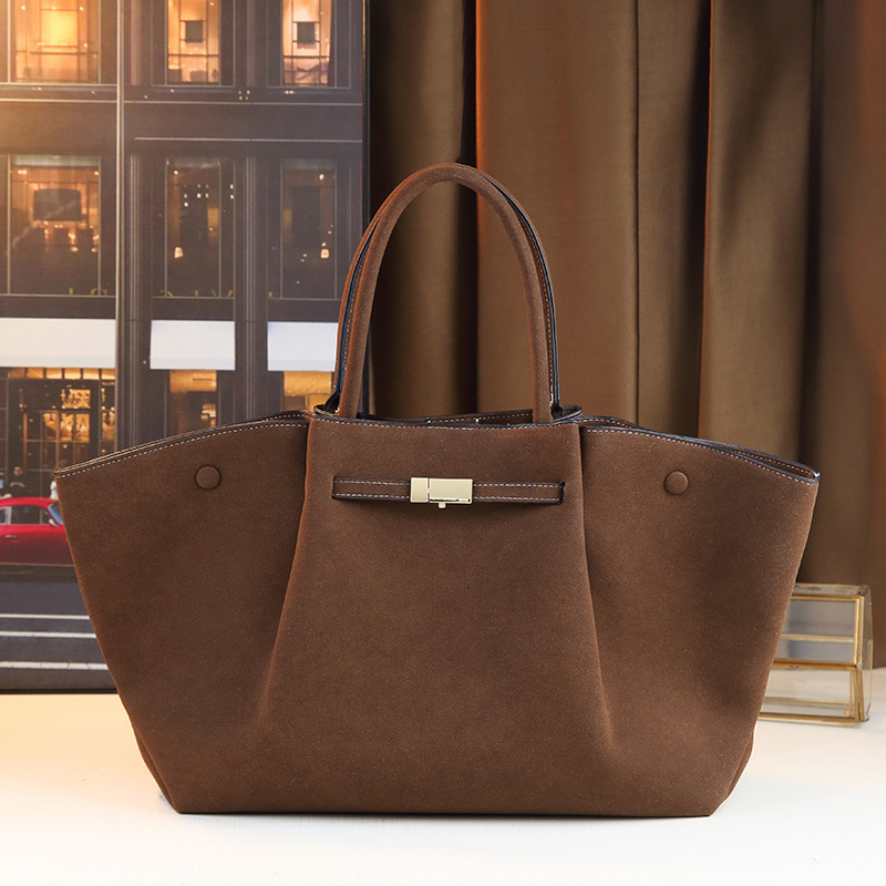 Autumn And Winter Frosted Texture Wing Large Capacity Women's Commuting Shoulder Bag, High-End Feel Handheld Armpit Bag