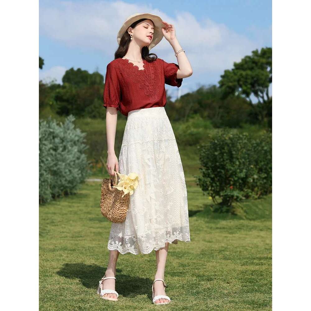 French Shirts Women 2025 Summer V-Neck Red Lace Short-Sleeved New Chic Retro Half-Sleeved Gentle Blouse