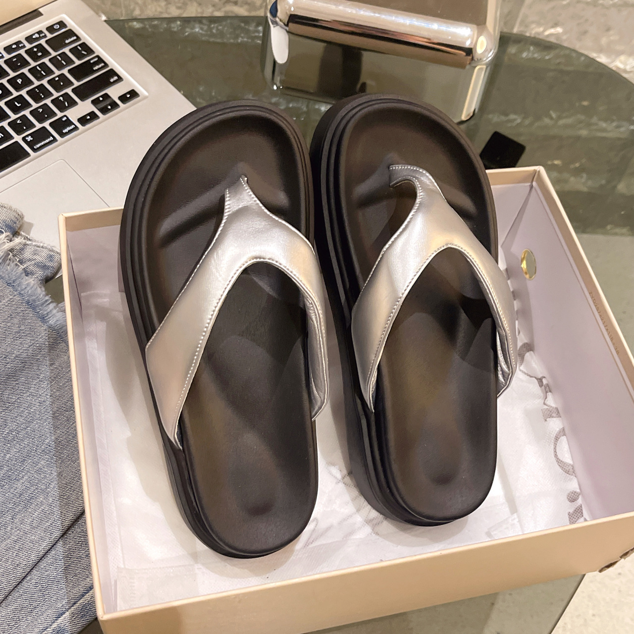 Thick soled slippers free Shipping Soft soled sandals Designer Flip-flop sandals Female external wearing clip toe slippers hot