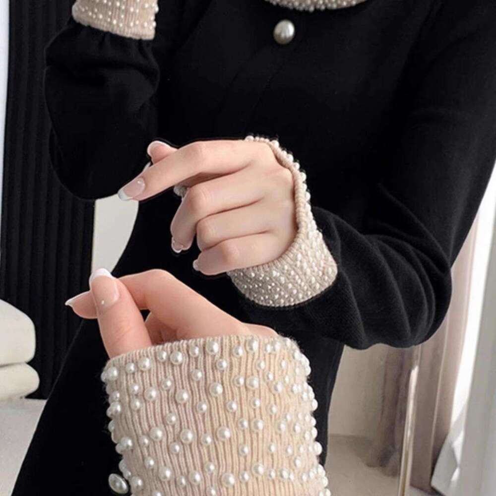 European Station Hepburn Style Long Little Black Elegant and Professional Socialite Atmosphere Knitted Dress 2025 Autumn Winter New Model