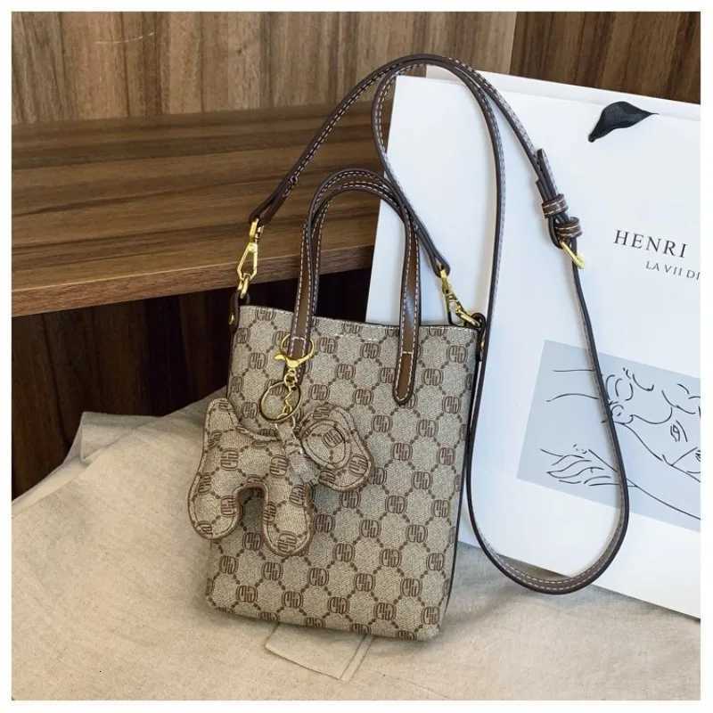 Make a statement with this niche design handbag featuring individual patterns that ensure you stand out from the crowdW251106