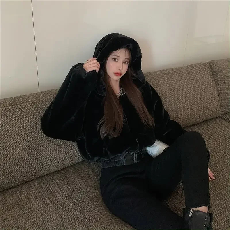 Short Faux Rabbit Fur Coat Women Crop Top Winter Thicken Warm Clothing Small Furry Hooded Faux Fur Jacket Fluffy Jackets 251105