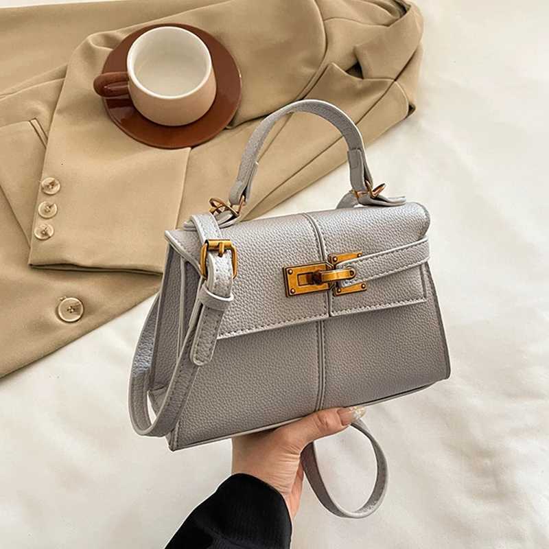 High-end Gold Lock Luxury Handbag Jw New Trapezoidal Messenger Bag Unique Design Brand Commuting Fashion Women Crossbody BagW251106
