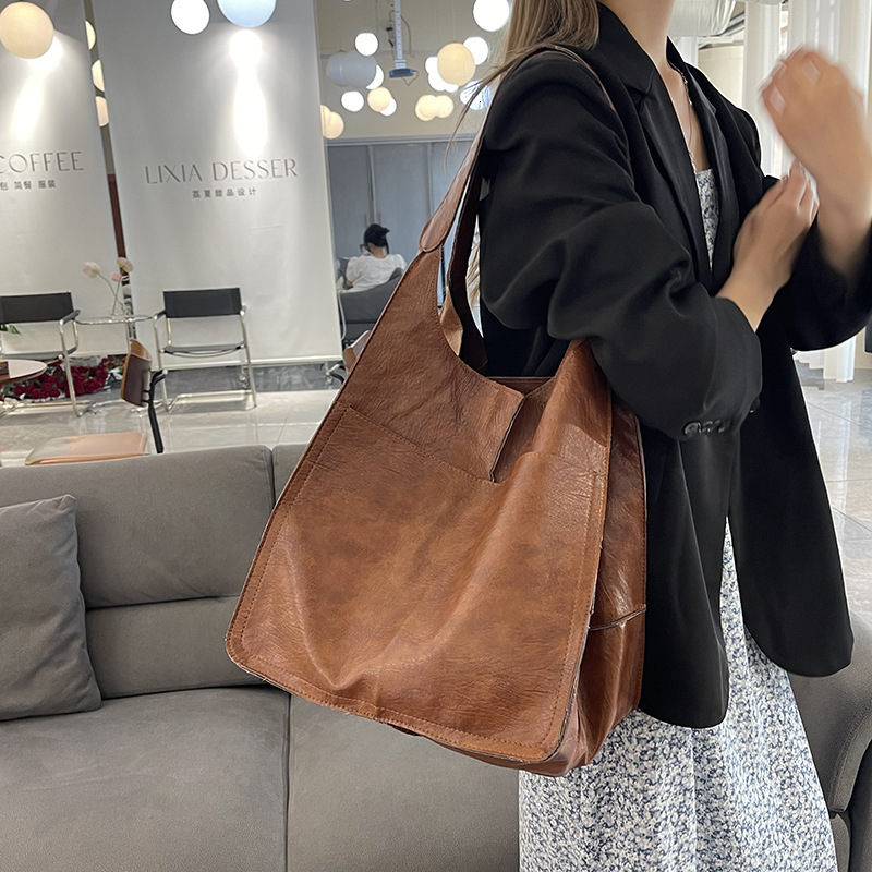 2025S Designer Women S Bag Minimalist New Underarm Soft Leather Large Capacity Shoulder Handheld Solid Color Versatile Tote Bag