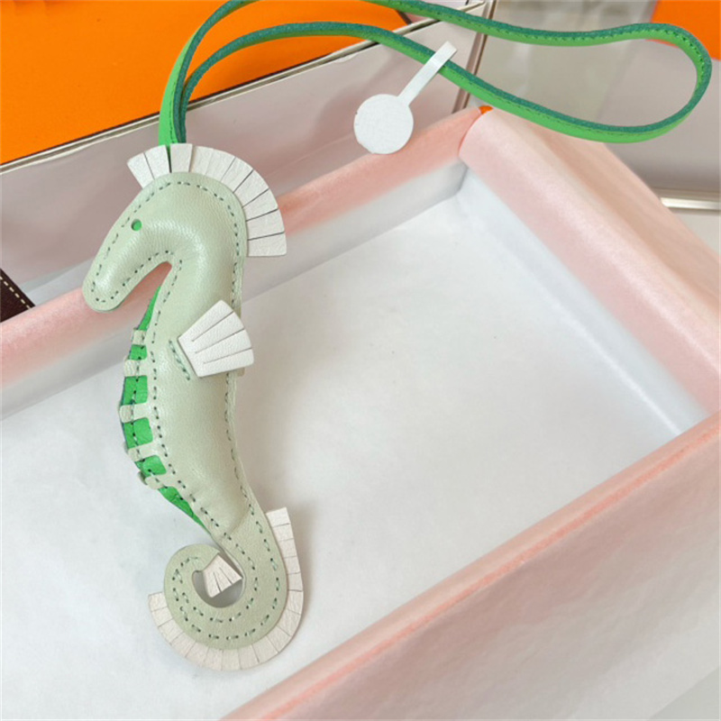 Keychains Lanyards Bag Charms Women Keyring Designer Seahorse Bag Charms Key Chain Leather Keychains 6 Color Men Car Keychains