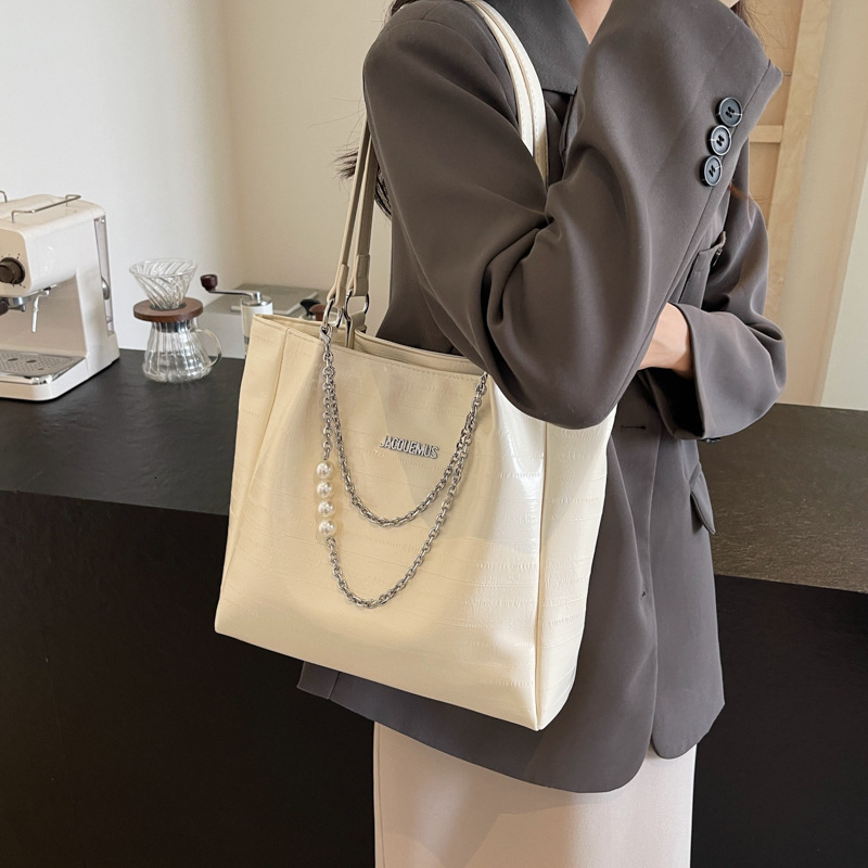 2025S Designer Women S Bag High End Large Capacity Women In New Fashion And Leisure Single Shoulder Tote College Students Commuting Bag For Classes