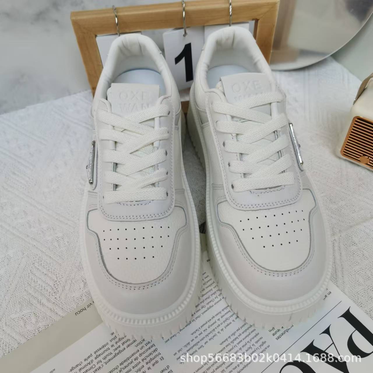 designer shoes new Women's thick-soled white sneakers versatile skateboard shoes, fashionable height-increasing casual shoes