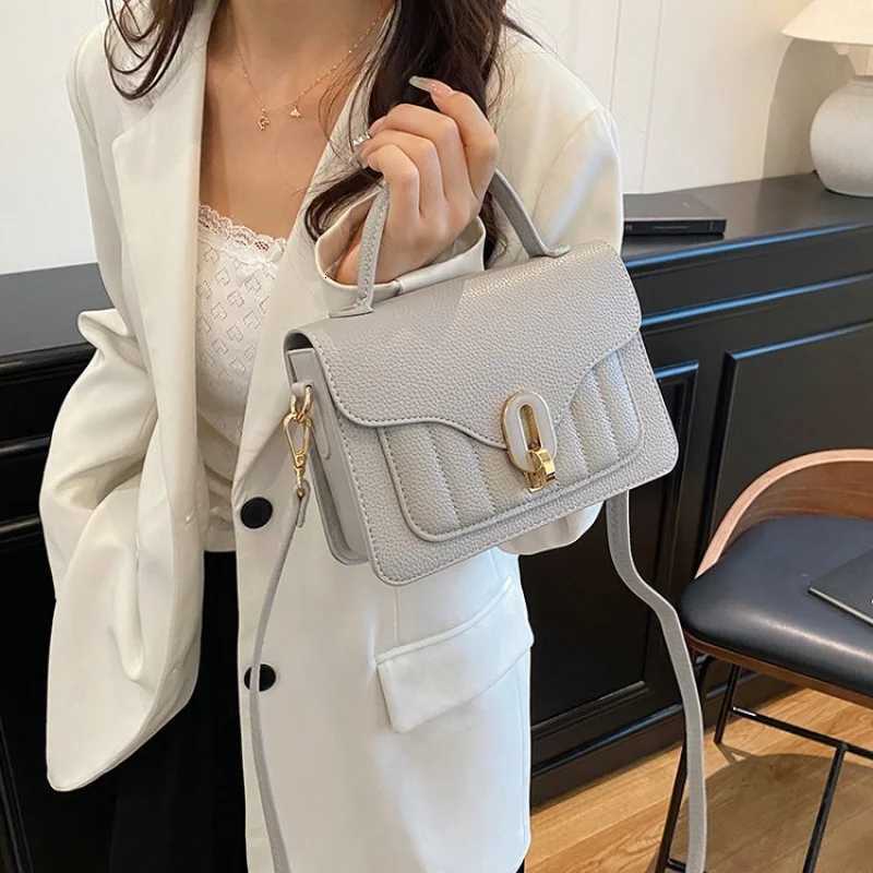 Elegant Leather Womens Crossbody Bag High-End Luxury Brand Fashionable Classic Paris Designer BagW251106