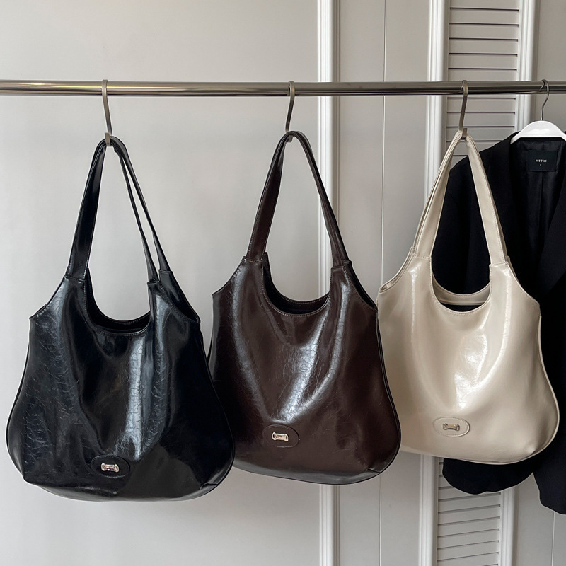 2025S Designer Women S Bag Texture Women S Handbag Summer New Large Capacity Solid Color Shoulder Niche Design Tote Bag