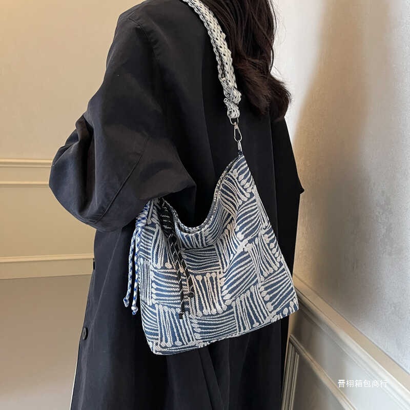 designer bag women's large capacity wide strap single shoulder crossbody bag niche autumn and winter canvas bag coachtotebag