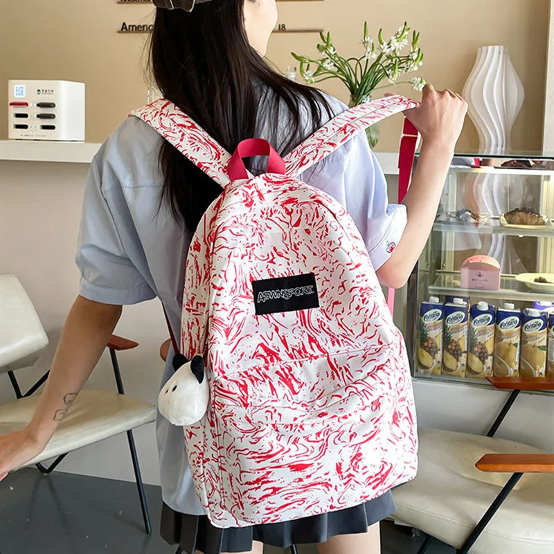 Fashionable and printed commuting backpack suitable for middle school students travel and leisure backpacks with large capacity 250402