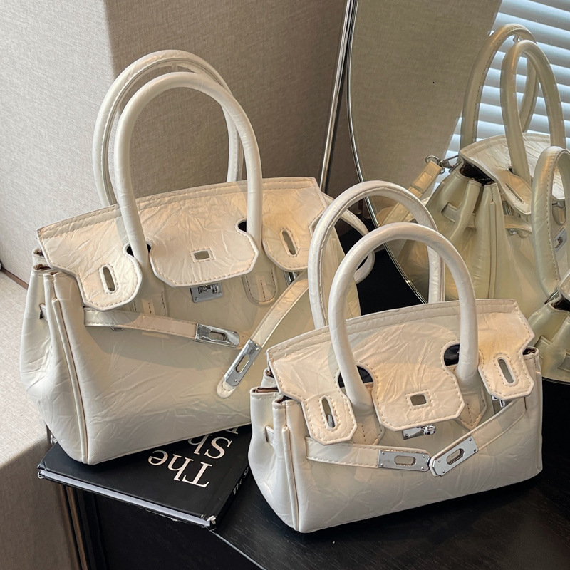 2025S Designer Women S Bag Korean Fashion Handheld Women S Bag Summer New Collection Simple Texture Single Shoulder Kelly Bag Niche Design Diagonal Cr