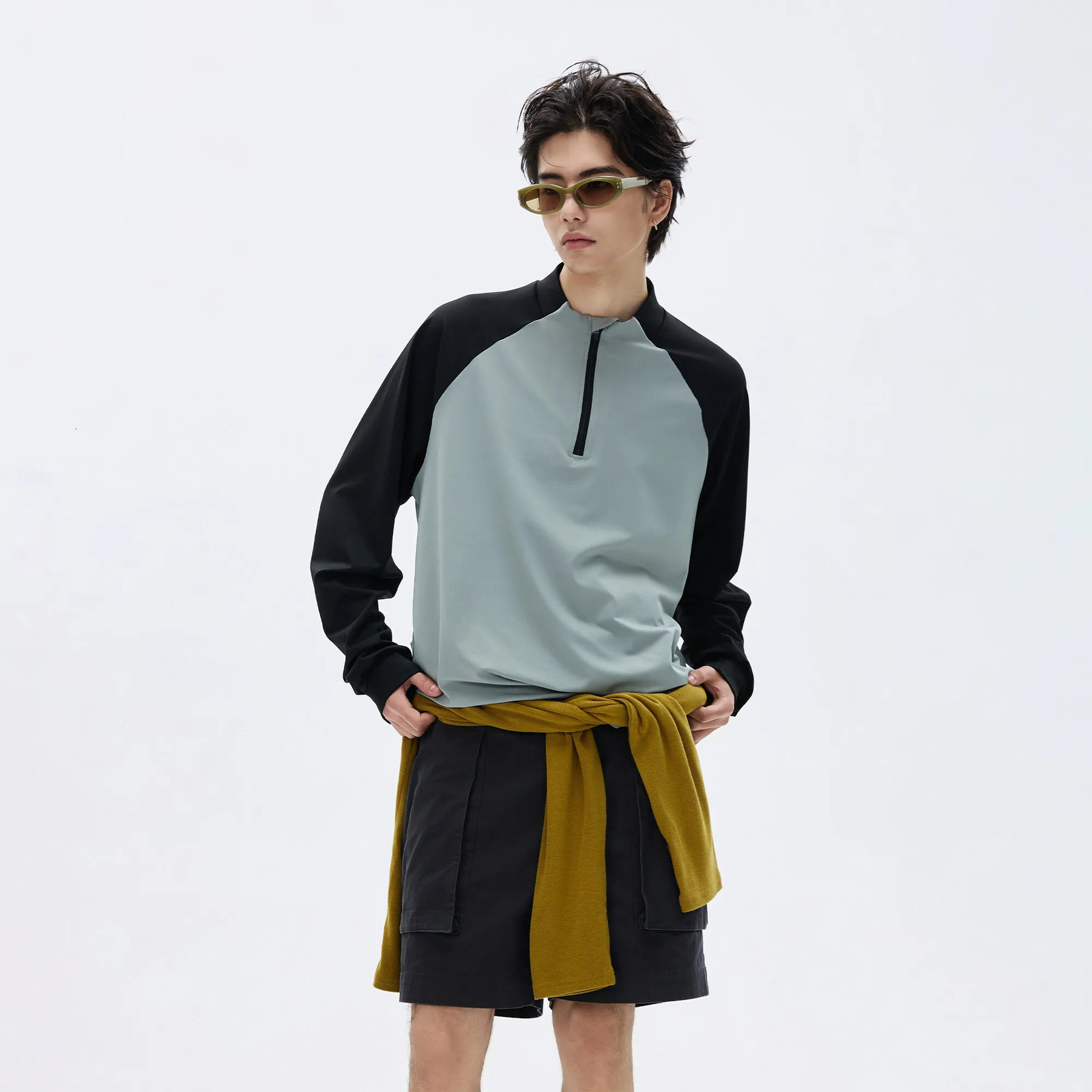 Mens long sleeved half zip color T-shirt -4-way stretch fabric and contrast board navy blue/black and white for gym/casual use 250402