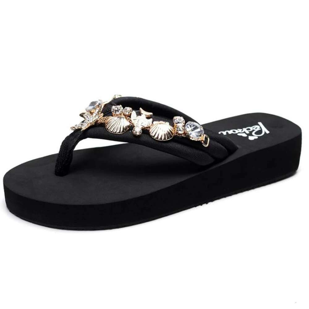 2025 Summer New Women's Sandals Water Shoes Outdoor Beach Designer Fashion Slippers Rubber Sole Anti slip