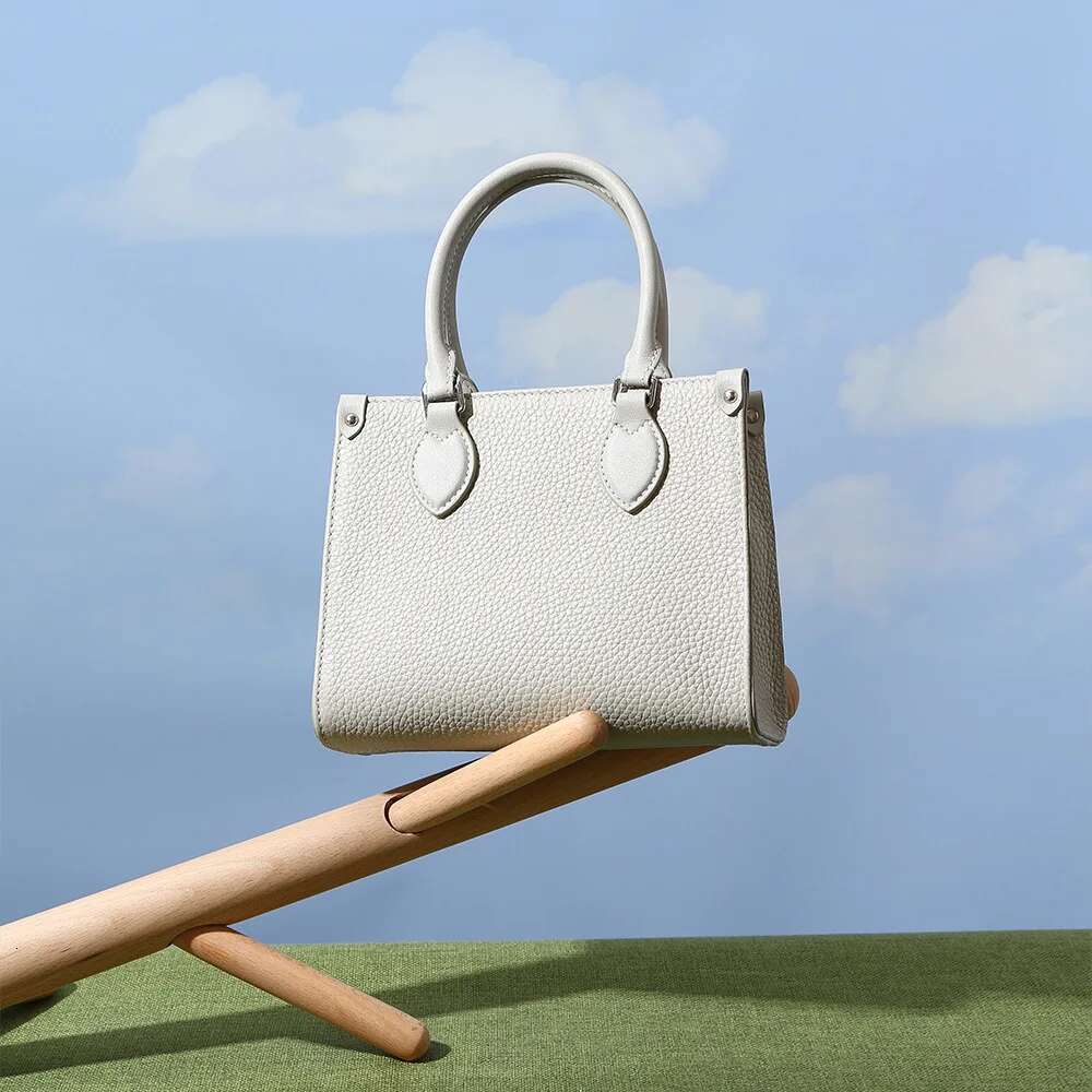 Genuine Leather 2025 New Top Layer Cowhide Free Initials Women One-Shoulder Crossbody Fashion Handheld Mini Small Square Bag