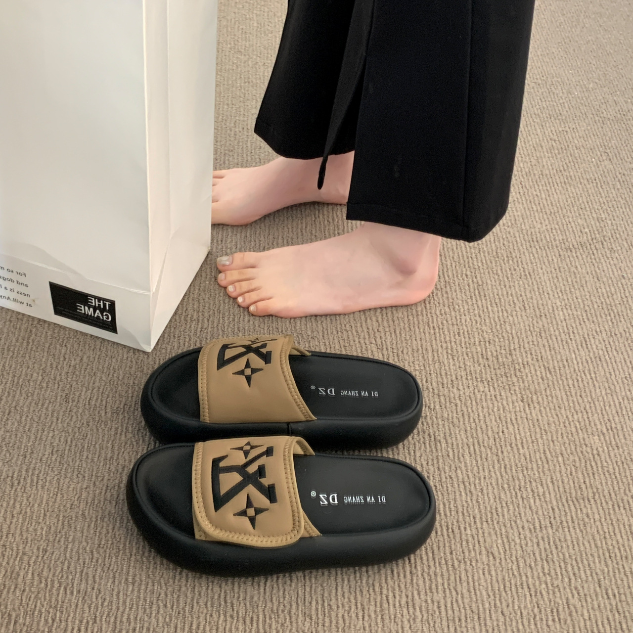 Women 2025 summer new sandals thick sole flip-flops South Korean network red trend to wear half drag leisure drag