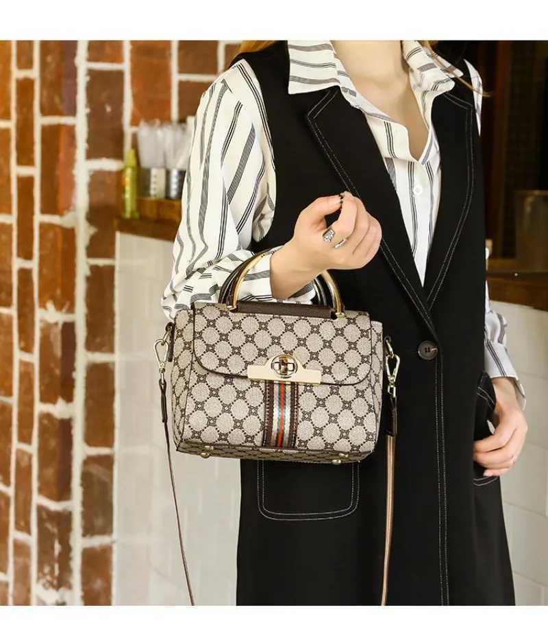 Designer Women Handbag Luxury Leather Crossbody Bag Elegant Shoulder Bag Classic Vintage FashionableW251106