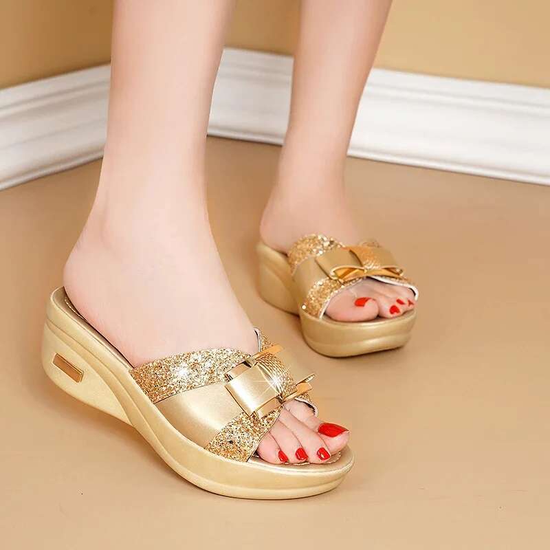 2025 Summer New Open toed Casual Slippers Designer Fashionable Thick Bottom High Heels Women's Slippers Comfortable Slope Heel Sandals