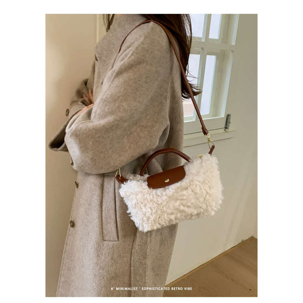 2025 free shipping designer shoulder bags Teddy plush bag casual flap grid Small square package for woman white black messenger bag