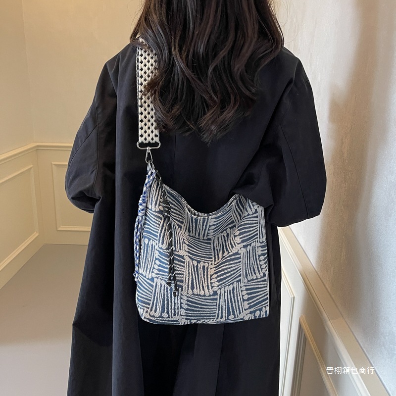 designer bag women's large capacity wide strap single shoulder crossbody bag niche autumn and winter canvas bag coachtotebag