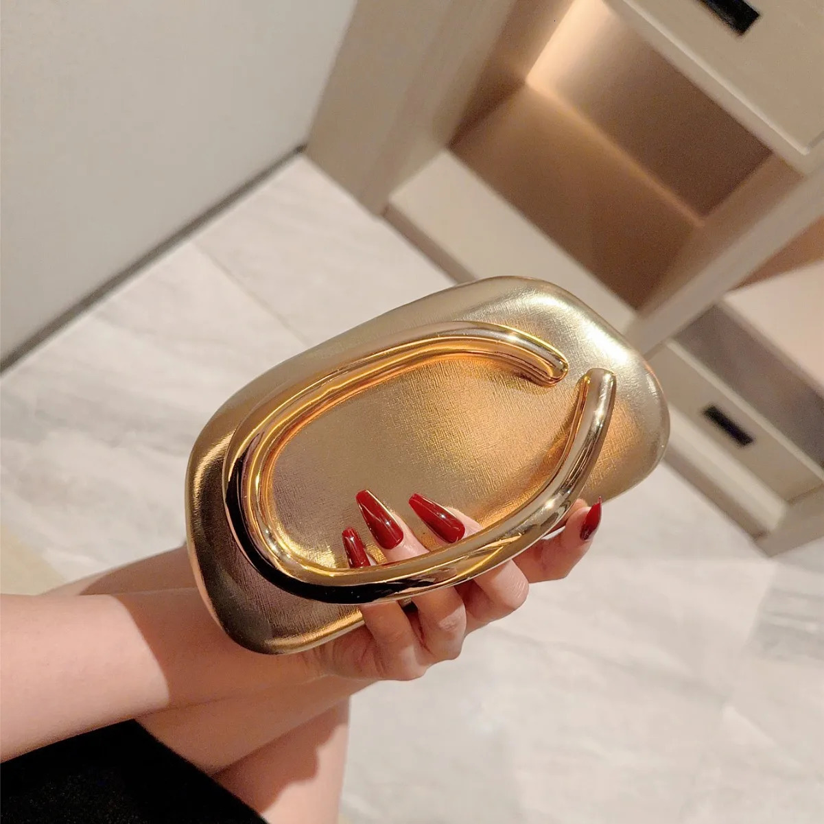 Golden metal closure box clutch bag womens evening dress party cute wallet handbag deep red beige spring fashion