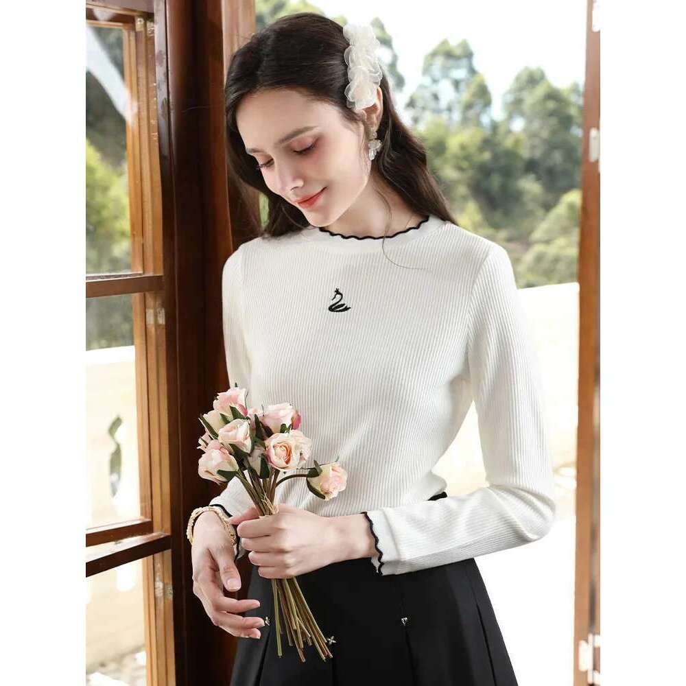 White Knitted T-Shirt Swan Embroidered Crew Neck Long-Sleeved Tees Autumn Slim-Fit Base Shirt