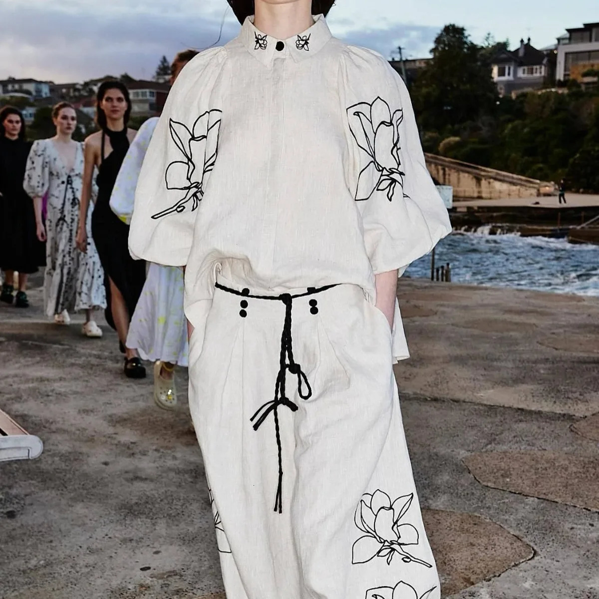 Cotton linen womens elegant two-piece loose long sleeved printed shirt and high waist wide leg pants set casual womens clothing 250401