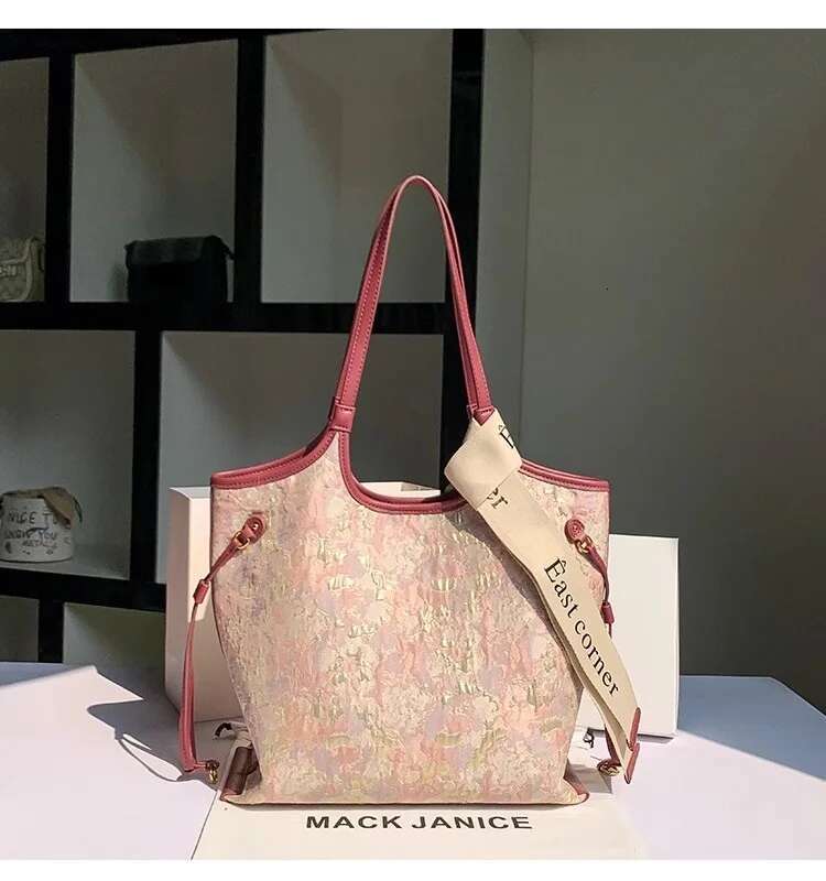 Design High Quality Large Capacity Tote Fashion Embroidery Bucket Women Handbag Shoulder Underarm Bag Lady Purse