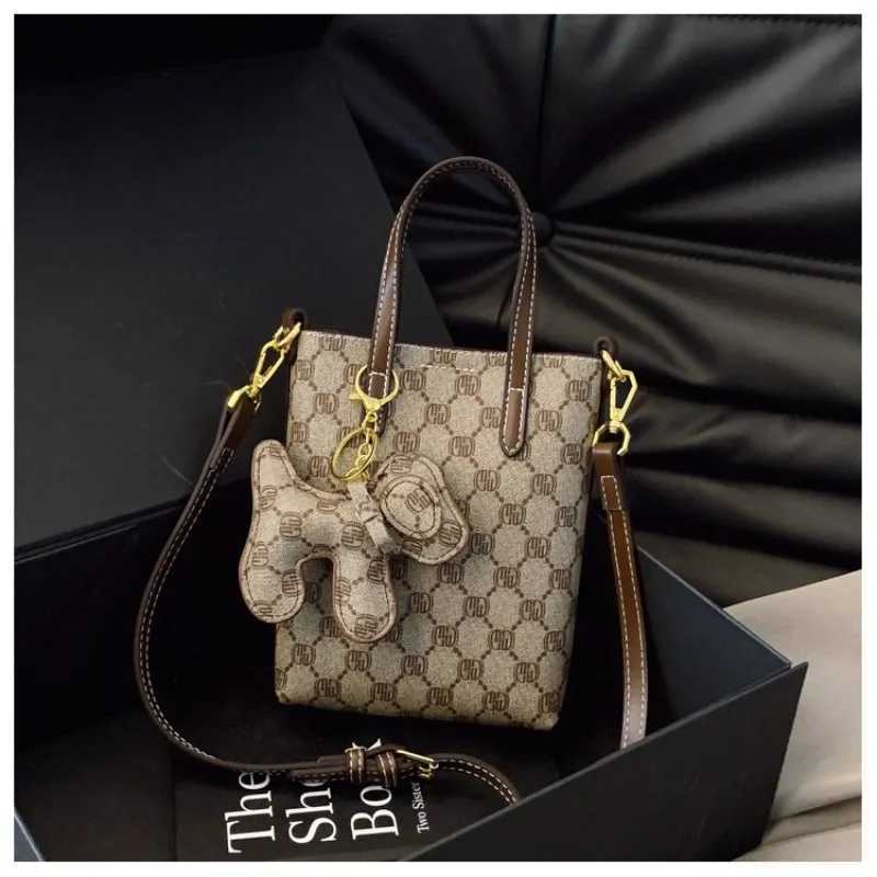 Make a statement with this niche design handbag featuring individual patterns that ensure you stand out from the crowdW251106