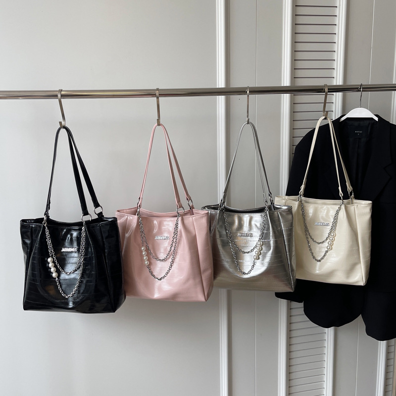 2025S Designer Women S Bag High End Large Capacity Women In New Fashion And Leisure Single Shoulder Tote College Students Commuting Bag For Classes