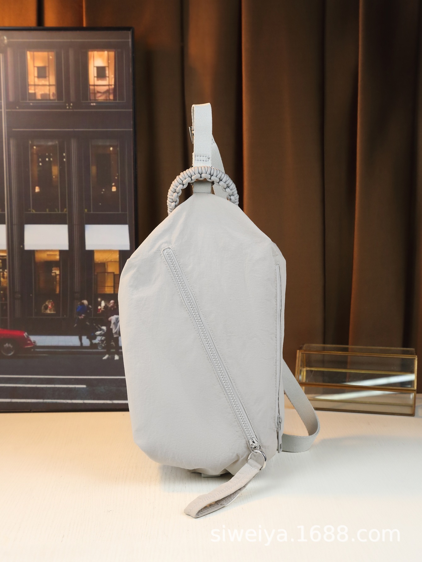 Fashionable New Women's Large Capacity Nylon Crossbody Chest Casual Lightweight Sports Style Shoulder Fabric Bag Trend