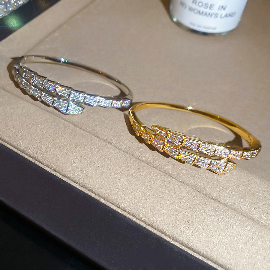 18K Real Gold Plated Trapezoidal Splicing Clasp Light Luxury High-end Feel Bracelet Vintage Temperament Versatile Jewelry for Women - view 9