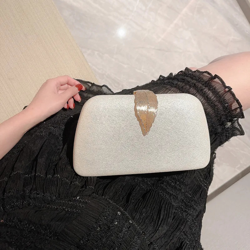Womens fashion classic leaf buckle box dinner bag clutch party bag annual party bag reception handbag chain bag wedding mini bag 250402